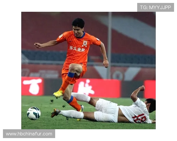 中超激战鲁能迎战天海全力争胜展现球队风采 中超激战鲁能迎战天海全力争胜展现球队风采