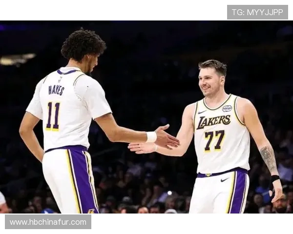 激情对决直播老鹰与湖人巅峰对抗赛精彩瞬间回顾与分析