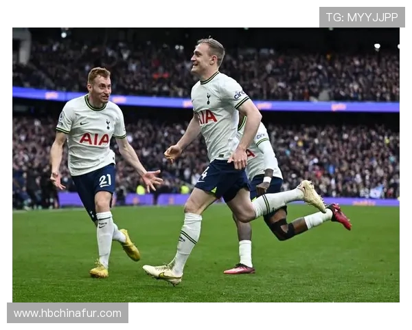 热刺主场狂胜曼联六比一赛季经典对决回顾与分析 热刺主场狂胜曼联六比一赛季经典对决回顾与分析